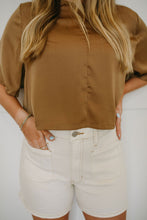 Load image into Gallery viewer, Saylor Off White Shorts