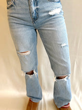 Load image into Gallery viewer, Katelynn Distressed Straight Jeans